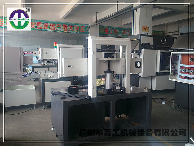 全自動絲印機生產(chǎn)車間